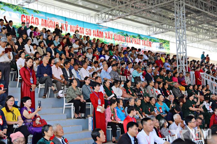  Cán bộ và nhân dân địa phương tham dự buổi lễ.