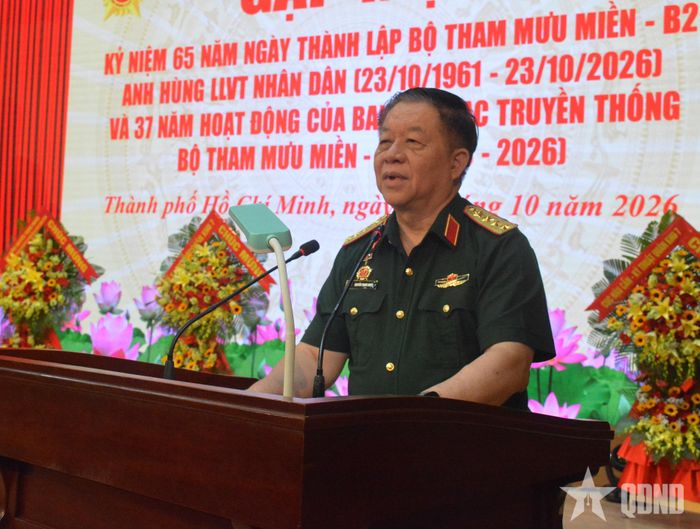 Đại tướng Nguyễn Trọng Nghĩa phát biểu tại buổi gặp mặt. 