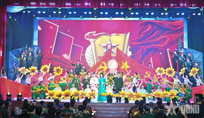  Chương trình nghệ thuật sử thi "Bản hùng ca dưới cờ Đảng" để lại dấu ấn sâu sắc nhân kỷ niệm 75 năm Ngày truyền thống Học viện Chính trị.  