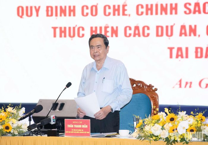  Chủ tịch Quốc hội Trần Thanh Mẫn phát biểu tại cuộc làm việc.