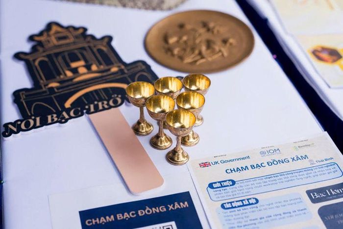  Một số sản phẩm Bạc Hôme mang đến tham dự Cuộc thi Sáng kiến Thanh niên Thúc đẩy Di cư an toàn và Phòng, chống mua bán người do IOM Việt Nam (Tổ chức Di cư quốc tế) tổ chức. Ảnh do nhân vật cung cấp  