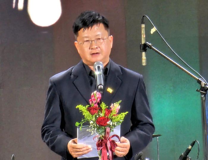 TS Đinh Công Khải, Phó Giám đốc UEH, phát biểu tại sự kiện.