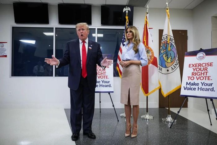 Tổng thống Mỹ Donald Trump và phu nhân bỏ phiếu sớm tại bang Florida, Mỹ. Ảnh: ALEX WONG/GETTY IMAGES