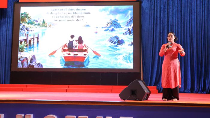  Tiến sĩ tâm lý Tô Nhi A trong chương trình "Bí mật tuổi chúng mình". Ảnh: THẢO NGỌC 