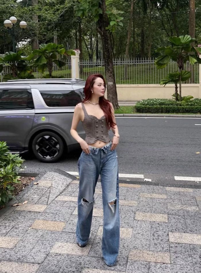 Bên dưới bài viết, khán giả để lại nhiều bình luận tích cực, bày tỏ sự yêu thích trước vẻ ngoài trẻ trung của giọng ca "Một vòng trái đất". Một số người còn hài hước xin vía có làn da đẹp, sắc vóc rạng rỡ như “bé Heo” một thời, cho thấy sức hút của Minh Hằng vẫn được duy trì qua nhiều năm hoạt động nghệ thuật. Ảnh: IG minhhang2206