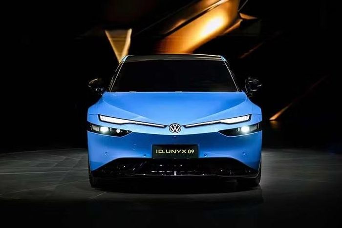 Tại thị trường Trung Quốc, Volkswagen ID. Unyx 09 có cả cấu hình dẫn động cầu sau RWD với 1 mô-tơ điện lẫn dẫn động 4 bánh AWD với 2 mô-tơ điện. Phiên bản RWD sử dụng mô-tơ điện đồng bộ nam châm vĩnh cửu đặt phía sau, cho công suất tối đa 230 kW (308 mã lực).