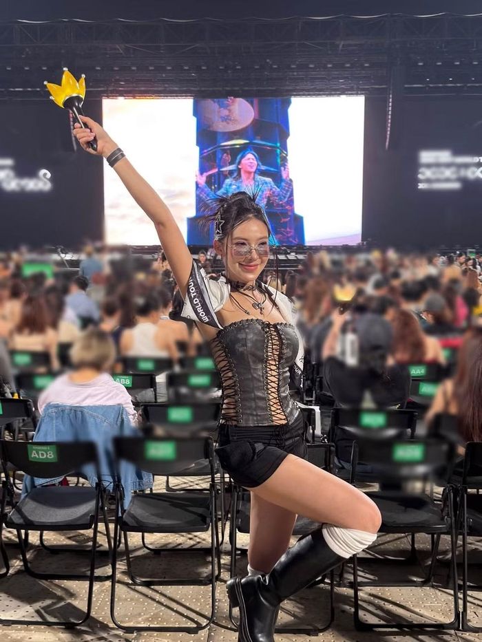 Diễn viên Lưu Đê Ly cũng có mặt tại concert. Nữ diễn viên chia sẻ: “Trái tim còn đang lâng lâng quá, xin phép thả ảnh bản thân trước”. Ảnh: FB Lưu Đê Ly.
