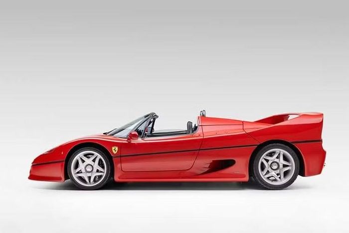 Ferrari F50 số khung gầm 107165 này là chiếc xe thứ 334 trong tổng số 349 chiếc. Đây cũng là một trong những phiên bản hoàn thiện cuối cùng của dòng xe này.