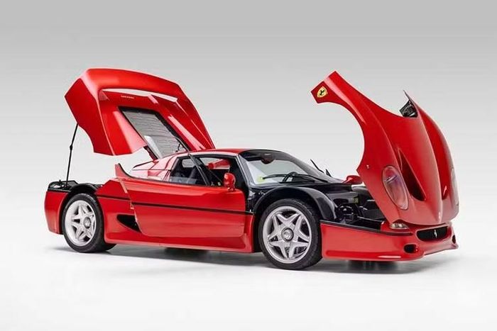 F50 sẽ góp mặt trong danh mục quy tụ các dòng xe hiệu suất cao cổ điển và đương đại. Trước đó, thương vụ đấu giá lịch sử đối với F50 đời 1995 từng được xác lập mức giá 12,1 triệu USD thông qua sàn Mecum tại Kissimmee vào tháng 1/2026.