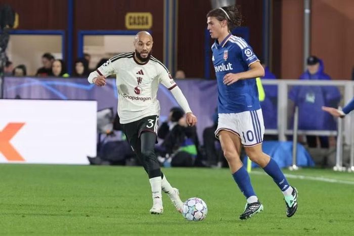 Tuy nhiên, thương vụ không dễ dàng khi Real Madrid sở hữu điều khoản mua lại Nico Paz với mức phí 80 triệu euro, có thể kích hoạt trong khoảng thời gian từ ngày 1 đến 15/7/2027.