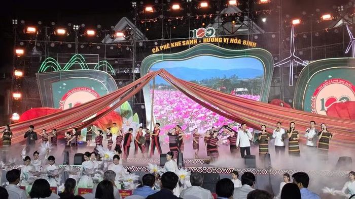 Chương trình nghệ thuật kỷ niệm 100 năm cà phê Khe Sanh.