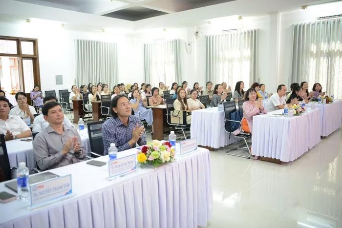 Các đại biểu tham gia Hội thảo.