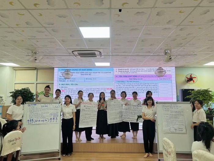 Trao đổi chuyên môn giảng dạy.