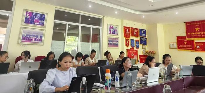 Trường THCS & THPT Hiển Nhân tập huấn, thiết kế hoạt động học tập, đổi mới kiểm tra, đánh giá.