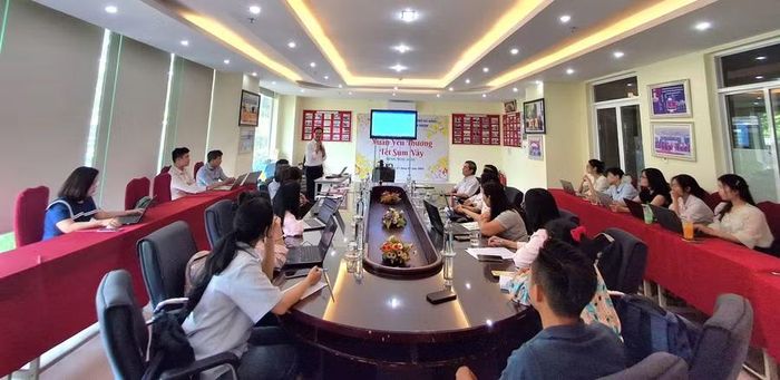 Giáo viên Trường THCS&THPT Hiển Nhân bồi dưỡng, tập huấn nội bộ, sinh hoạt chuyên môn.