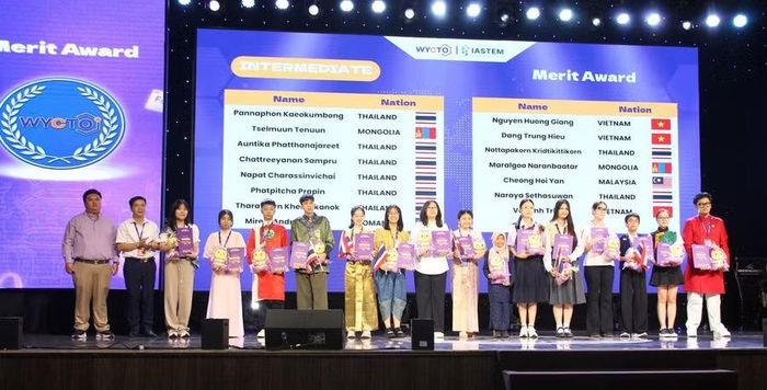 Ban tổ chức trao 37 Huy chương Vàng, 52 Huy chương Bạc, 78 Huy chương Đồng và 58 giải Khuyến khích cho các học sinh xuất sắc.