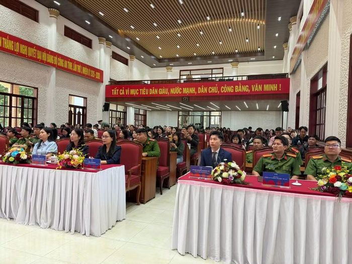 Các đại biểu tham dự chương trình.