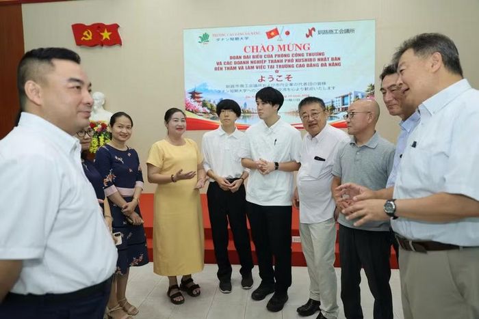 Trường Cao đẳng Đà Nẵng tiếp và làm việc với đoàn đại biểu Phòng Công thương cùng các doanh nghiệp TP Kushiro (Nhật Bản).