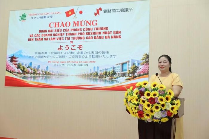 PGS. TS Vũ Thị Phương Anh, Quyền Hiệu trưởng Trường Cao đẳng Đà Nẵng.