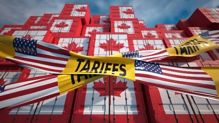 Tổng thống Trump vừa ký sắc lệnh dỡ bỏ một số loại thuế quan áp lên hàng hóa xuất khẩu từ Canada, nhưng lại bổ sung thuế quan đối với các mặt hàng khác. (Nguồn: Getty Images)