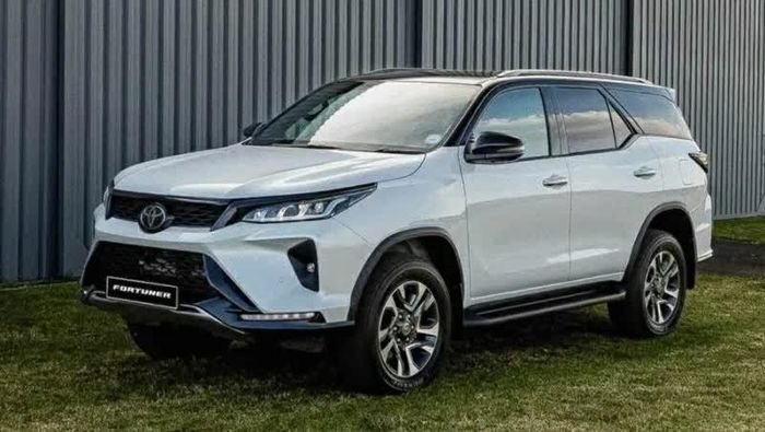Cập nhật bảng giá lăn bánh xe Toyota Fortuner tháng 10/2026 mới nhất.