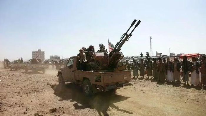 Đoàn xe chở các thành viên vũ trang của lực lượng Houthi tại Yemen. Ảnh: Anadolu
