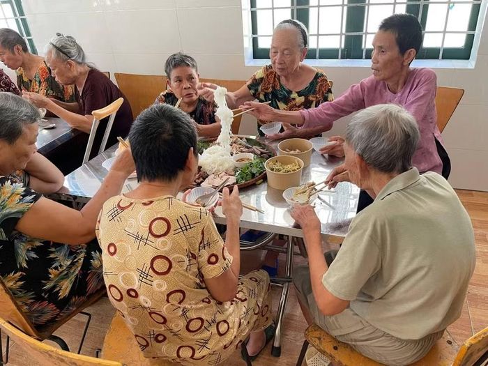 Trung tâm Bảo trợ xã hội Ninh Bình tổ chức nhiều hoạt động ý nghĩa chúc mừng các cụ đang được nuôi dưỡng, chăm sóc trong trung tâm Nhân Ngày quốc tế Người cao tuổi (1/10) vừa qua. Ảnh: Trung tâm Bảo trợ xã hội Ninh Bình.