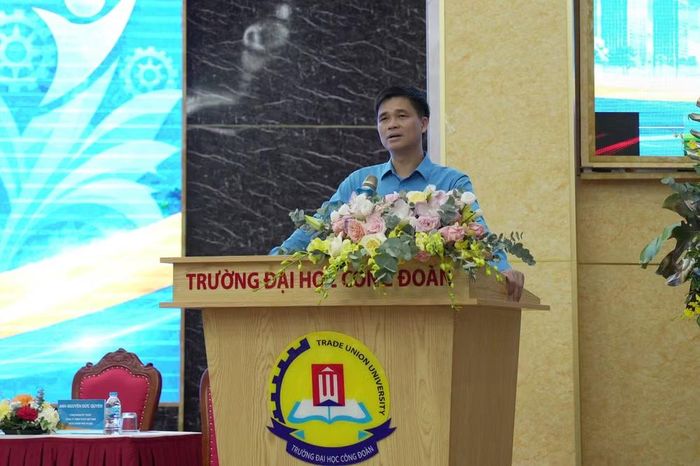 Đồng chí Ngọ Duy Hiểu - Phó Bí thư Đảng ủy, Phó Chủ tịch Thường trực Tổng Liên đoàn Lao động Việt Nam phát biểu. Ảnh: BTC