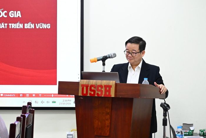 GS TS Nguyễn Tuấn Anh, Tổng Biên tập Tạp chí Khoa học Xã hội và Nhân văn, Trường đại học Khoa học Xã hội và Nhân văn,đề cập những vấn đề cốt lõi ở nông thôn Việt Nam.