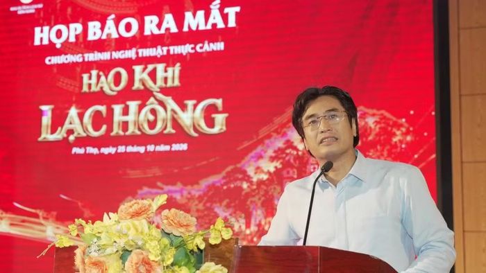Đạo diễn Mai Long chia sẻ tại buổi họp báo. Ảnh: BTC