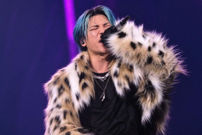 Daesung mang đến phần trình diễn riêng với các ca khúc Universe, Wings, Hando-Chogua và Look at Me, Gwisun. Sự kết hợp giữa giọng hát giàu nội lực và phong cách biểu diễn vui nhộn giúp nam ca sĩ tạo nên màu sắc khác biệt.