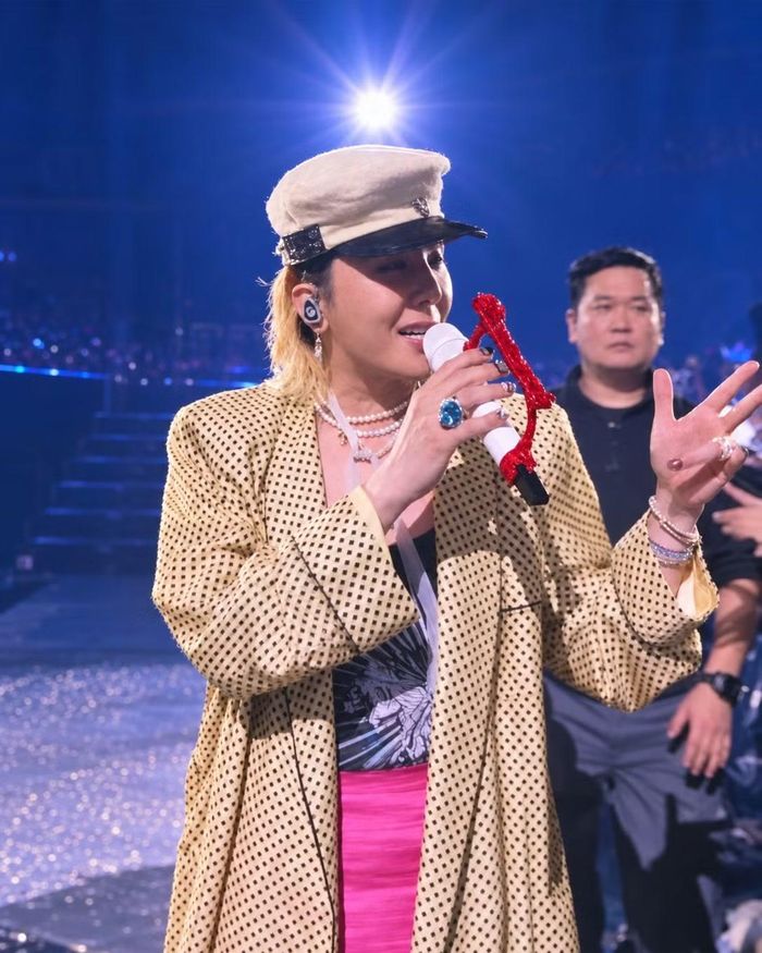 Ngôi sao 8X dành khoảng 3 phút gửi lời cảm ơn người hâm mộ. Nam rapper nhắc lại hành trình từ năm 2006 đến cột mốc 2026, đồng thời bày tỏ niềm vui khi được cùng V.I.P Hà Nội kỷ niệm 20 năm hoạt động của nhóm. “Thật không thể tin nổi!”, anh chia sẻ khi nhắc đến concert đầu tiên của Big Bang tại Việt Nam.