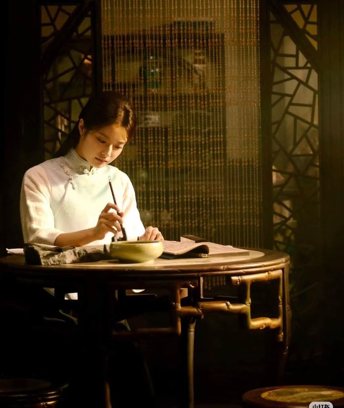 Từ Nhược Hàm mang đến hình ảnh Diệp Bình Quân với vẻ ngoài thanh tú, trầm lặng, phù hợp không khí u hoài của câu chuyện.