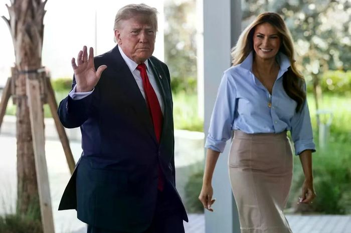 Tổng thống Mỹ Donald Trump và Đệ nhất phu nhân Melania Trump đi bỏ phiếu sớm ngày 24/10 tại bang Florida. (Ảnh: New York Post)