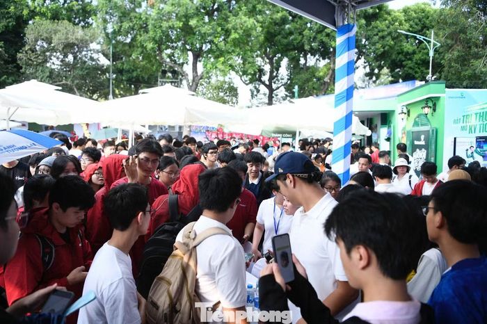 Ngày Thanh toán số Việt Nam - Sóng Festival 2026 ghi nhận hàng nghìn lượt check-in trong ngày đầu diễn ra.