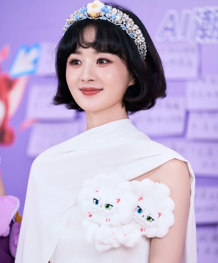 Triệu Lệ Dĩnh bị chê kém sắc, "cưa sừng làm nghé" trong lần xuất hiện gần nhất.