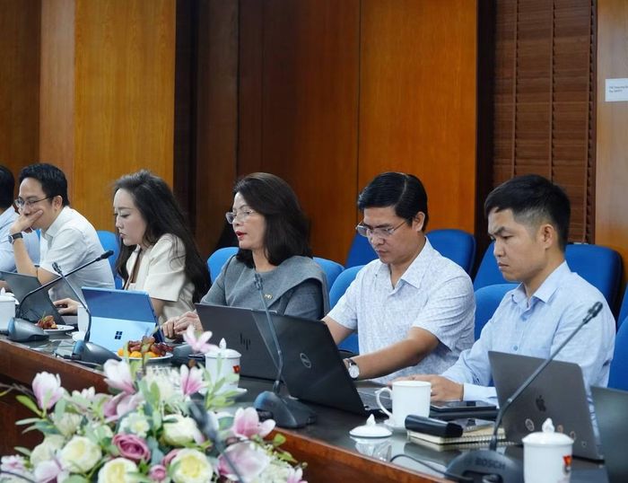 Hội đồng bám sát các tiêu chí đối với công trình khoa học tiêu biểu nộp xét giải.