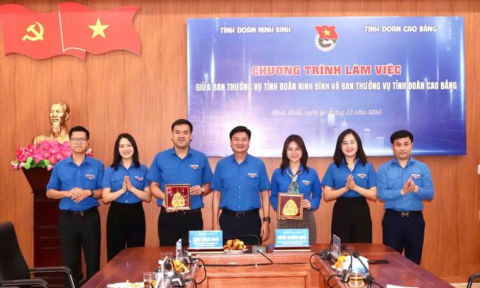 Tham dự chương trình có anh Trần Ngọc Nam - Ủy viên Ban Thường vụ T.Ư Đoàn, Bí thư Tỉnh Đoàn Ninh Bình; chị Nguyễn Thị Hương Nhung - Ủy viên Ban Chấp hành T.Ư Đoàn, Bí thư Tỉnh Đoàn Cao Bằng.