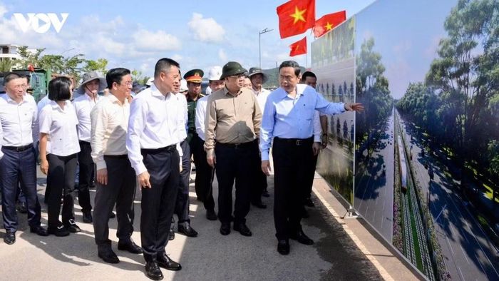 Chủ tịch Quốc hội và Đoàn công tác Trung ương đến kiểm tra Dự án Trung tâm Hội nghị APEC.