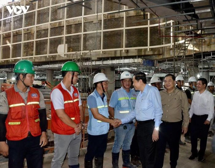 Chủ tịch Quốc hội cùng đoàn công tác đến kiểm tra Dự án đầu tư mở rộng Cảng hàng không quốc tế Phú Quốc.