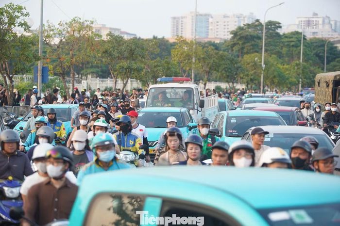 Xe ôm công nghệ, taxi được khán giả ưu tiên sử dụng.