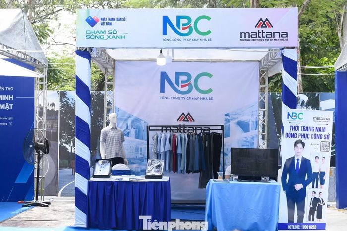 Bên cạnh lĩnh vực tài chính, sự kiện có nhiều gian hàng ẩm thực, đặc sản địa phương và sản phẩm tiêu dùng. Các doanh nghiệp thuộc lĩnh vực bán lẻ, thời trang, công nghệ, giáo dục và thiết bị điện tử cùng tham gia, kết hợp giới thiệu sản phẩm với các hoạt động trải nghiệm và ứng dụng thanh toán số trong thực tế.