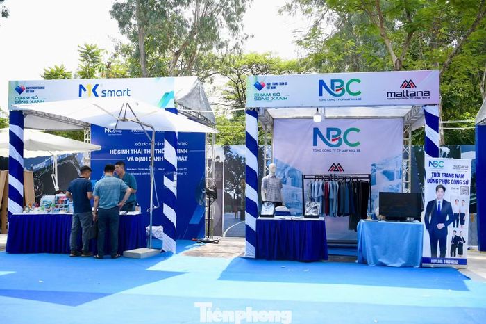 Việc May Nhà Bè tham gia sự kiện góp phần mở rộng nhóm sản phẩm được giới thiệu tại Sóng Festival, bên cạnh các dịch vụ tài chính, công nghệ và hàng tiêu dùng. Sự hiện diện của doanh nghiệp thời trang cũng cho thấy thanh toán số có thể được ứng dụng trong nhiều hoạt động mua sắm thường nhật, thay vì chỉ giới hạn ở các giao dịch dịch vụ tài chính.