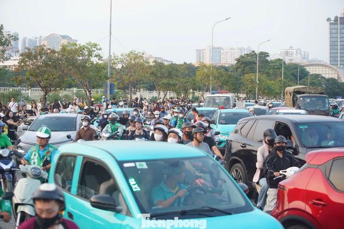 Xe ôm công nghệ, taxi được khán giả ưu tiên vì sự tiện lợi.