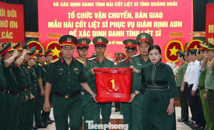 Đưa hơn 2.200 mẫu hài cốt liệt sĩ ra Hà Nội xác định danh tính.