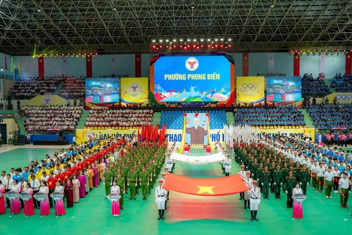 Thực hiện nghi thức khai mạc Đại hội.