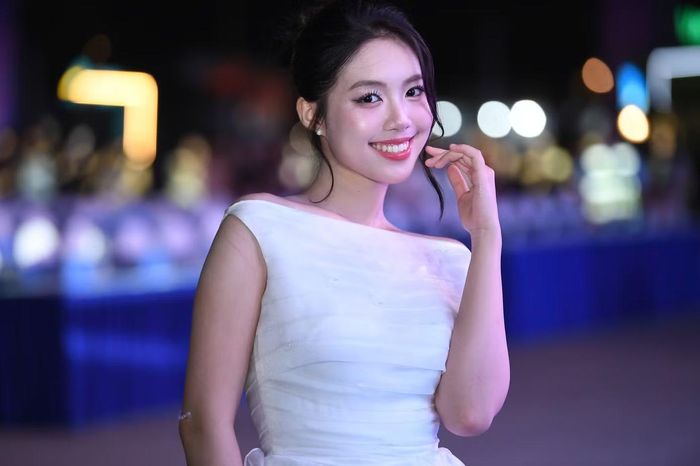 Với Châu Anh, được đồng hành Ngày Thanh toán số Việt Nam 2026 trong vai trò Đại sứ là niềm vinh hạnh to lớn. "Tôi tin rằng công nghệ chỉ thực sự trở nên gần gũi khi tự mình trải nghiệm, cảm nhận sự tiện lợi và biết cách sử dụng một cách an toàn", Châu Anh chia sẻ.