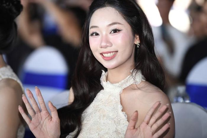 Đại sứ Du lịch và Môi trường Hoa hậu Việt Nam 2024 Phạm Thùy Dương rạng rỡ khi đồng hành cùng chương trình.