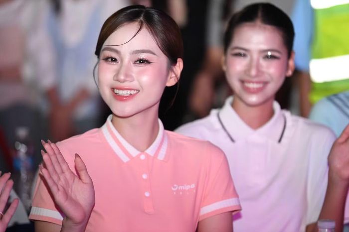 Trước phần trình diễn, các thí sinh có thời gian thưởng thức bữa tiệc âm nhạc cùng gần hàng nghìn người xem. Họ hòa vào không khí đêm nhạc trong vai trò khán giả, chờ đón các nghệ sĩ yêu thích.