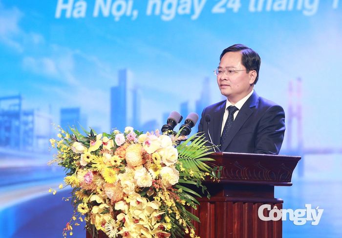 Ông Nguyễn Anh Tuấn - Ủy viên Trung ương Đảng, Chủ tịch Tổng LĐLĐVN phát biểu khai mạc Chương trình tuyên dương Công nhân Việt Nam tiêu biểu toàn quốc năm 2026. (Ảnh: Dương Dũng)